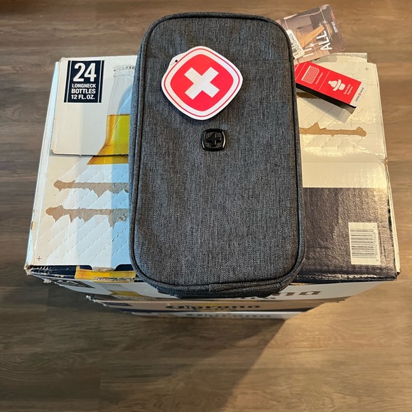 SwissGear Other - SwissGear Convertible Handle Hanging Doppler Kit - Heather Gray